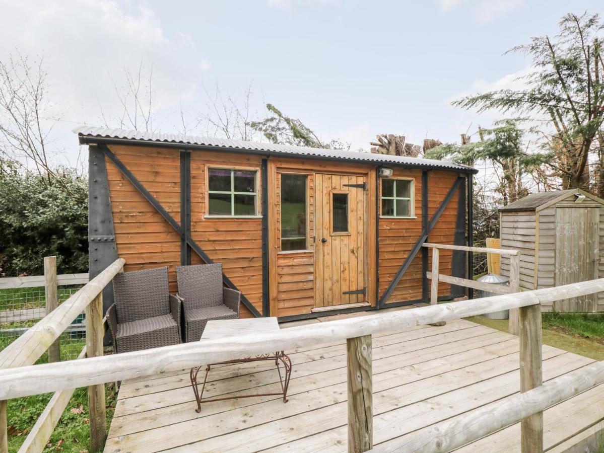 Railway Carriage Villa Abergavenny Exterior photo
