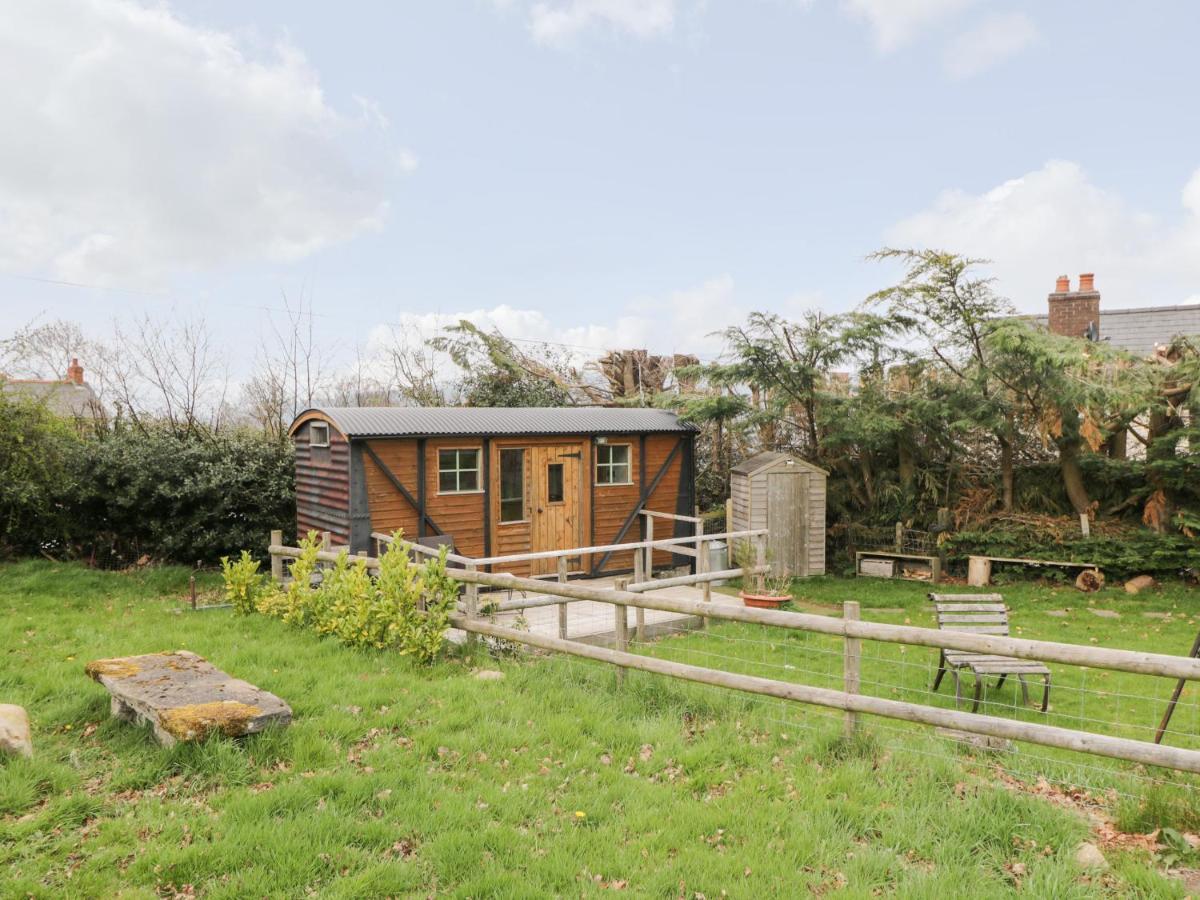 Railway Carriage Villa Abergavenny Exterior photo